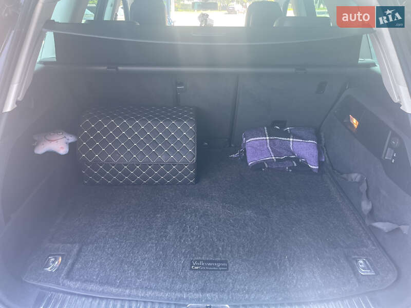 Внедорожник / Кроссовер Volkswagen Touareg 2014 в Городке