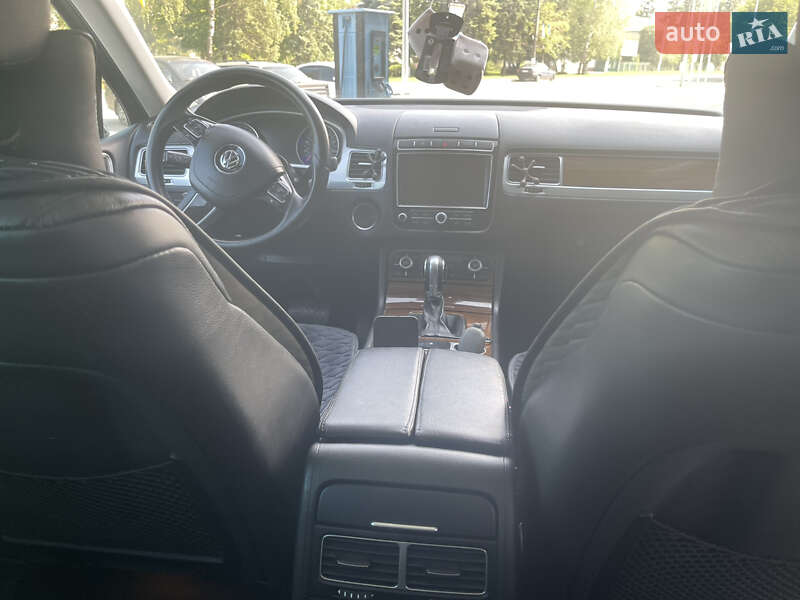 Внедорожник / Кроссовер Volkswagen Touareg 2014 в Городке