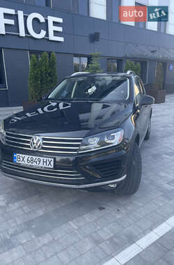 Внедорожник / Кроссовер Volkswagen Touareg 2014 в 