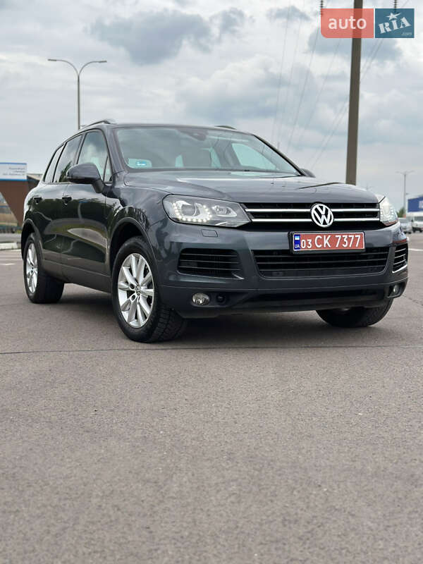 Внедорожник / Кроссовер Volkswagen Touareg 2012 в Луцке