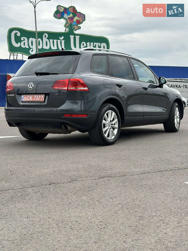Внедорожник / Кроссовер Volkswagen Touareg 2012 в Луцке