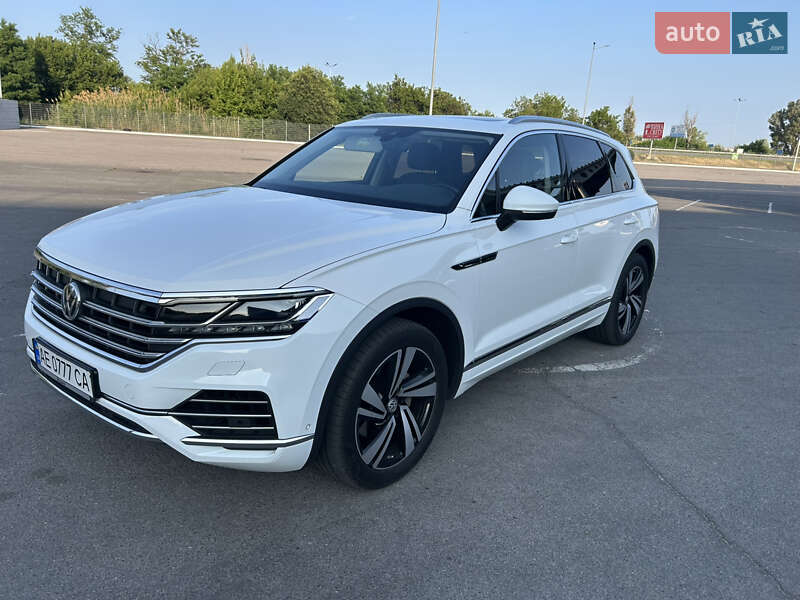 Внедорожник / Кроссовер Volkswagen Touareg 2019 в 