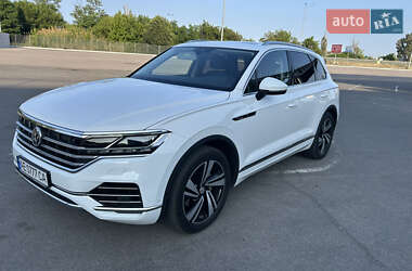 Внедорожник / Кроссовер Volkswagen Touareg 2019 в 