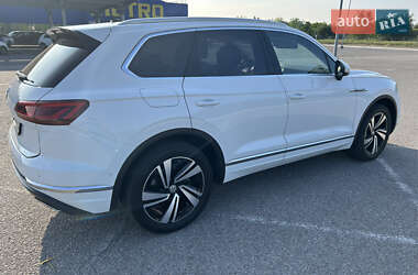 Внедорожник / Кроссовер Volkswagen Touareg 2019 в 