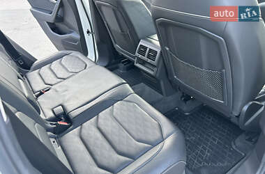 Внедорожник / Кроссовер Volkswagen Touareg 2019 в 