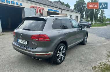 Внедорожник / Кроссовер Volkswagen Touareg 2017 в 