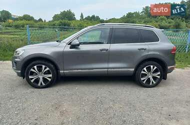 Внедорожник / Кроссовер Volkswagen Touareg 2017 в 