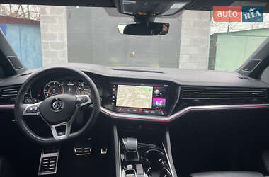 Позашляховик / Кросовер Volkswagen Touareg 2019 в 