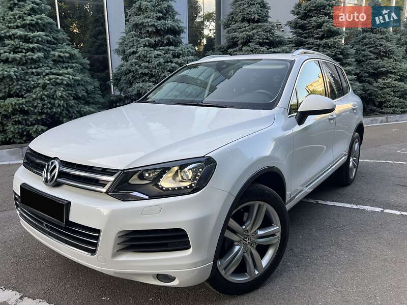 Внедорожник / Кроссовер Volkswagen Touareg 2014 в Киеве