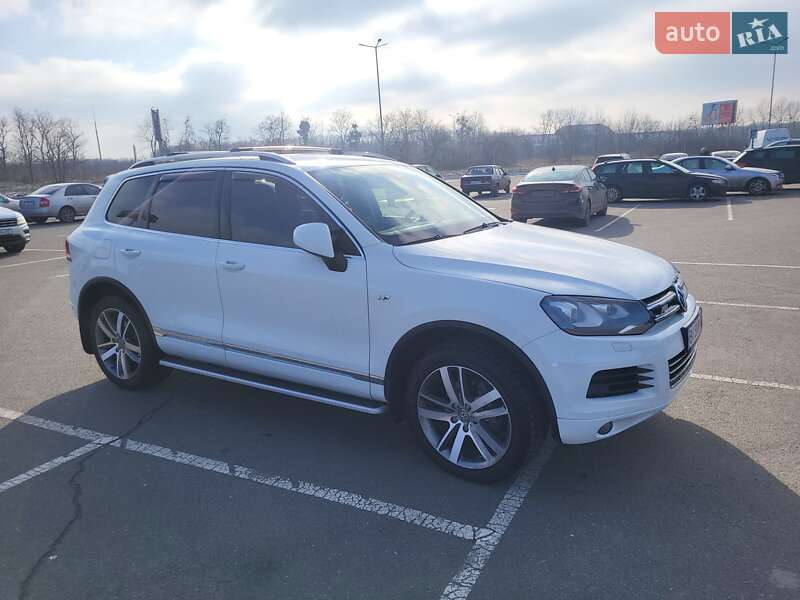 Внедорожник / Кроссовер Volkswagen Touareg 2013 в 