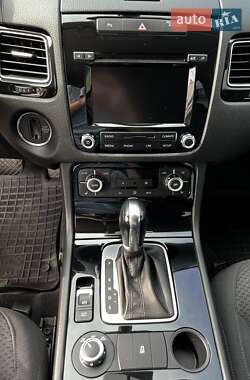 Внедорожник / Кроссовер Volkswagen Touareg 2012 в 