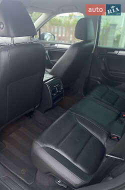 Внедорожник / Кроссовер Volkswagen Touareg 2012 в 