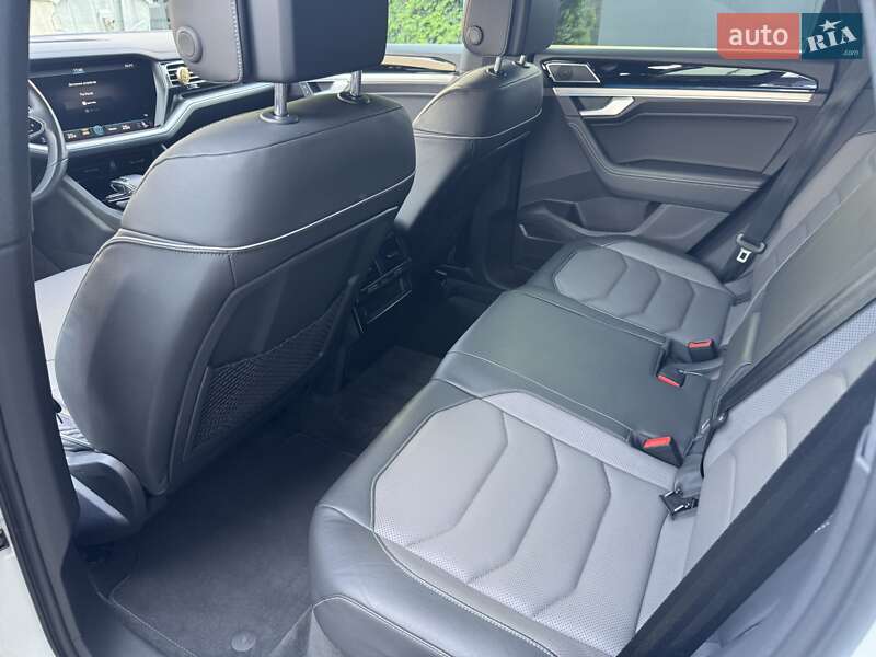 Внедорожник / Кроссовер Volkswagen Touareg 2018 в Черновцах