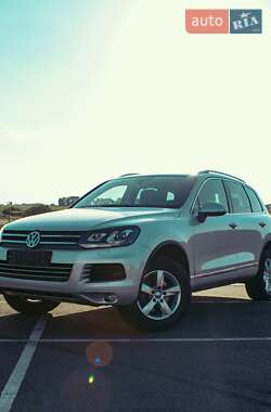 Внедорожник / Кроссовер Volkswagen Touareg 2013 в Ровно