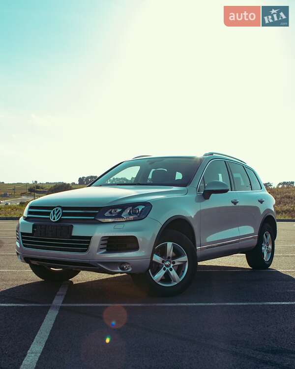 Внедорожник / Кроссовер Volkswagen Touareg 2013 в 