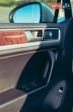 Внедорожник / Кроссовер Volkswagen Touareg 2013 в 