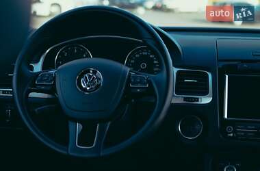 Внедорожник / Кроссовер Volkswagen Touareg 2013 в 