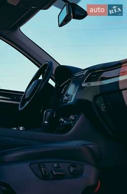 Внедорожник / Кроссовер Volkswagen Touareg 2013 в 