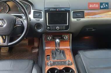 Внедорожник / Кроссовер Volkswagen Touareg 2010 в 