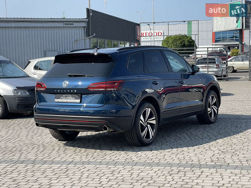 Позашляховик / Кросовер Volkswagen Touareg 2018 в Мукачевому