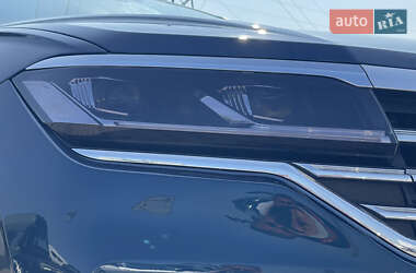 Внедорожник / Кроссовер Volkswagen Touareg 2018 в 