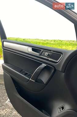 Внедорожник / Кроссовер Volkswagen Touareg 2016 в 