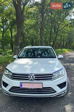 Внедорожник / Кроссовер Volkswagen Touareg 2016 в 