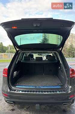 Внедорожник / Кроссовер Volkswagen Touareg 2010 в 