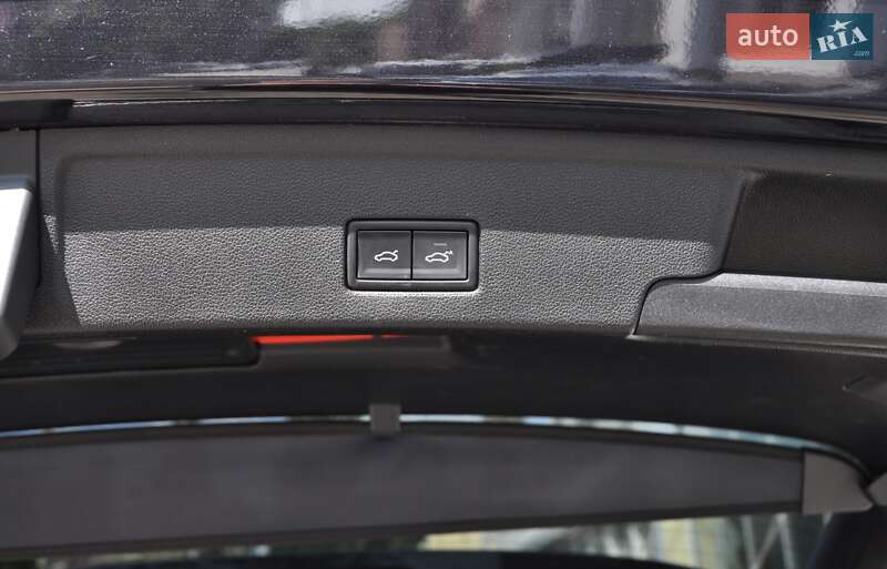 Внедорожник / Кроссовер Volkswagen Touareg 2018 в Одессе