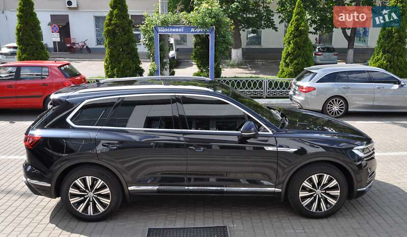 Внедорожник / Кроссовер Volkswagen Touareg 2018 в Одессе