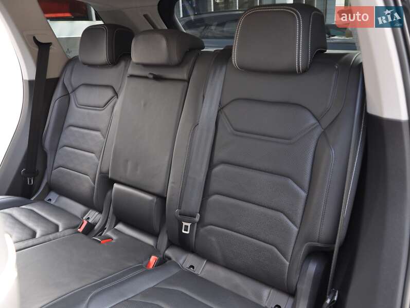 Внедорожник / Кроссовер Volkswagen Touareg 2018 в Одессе