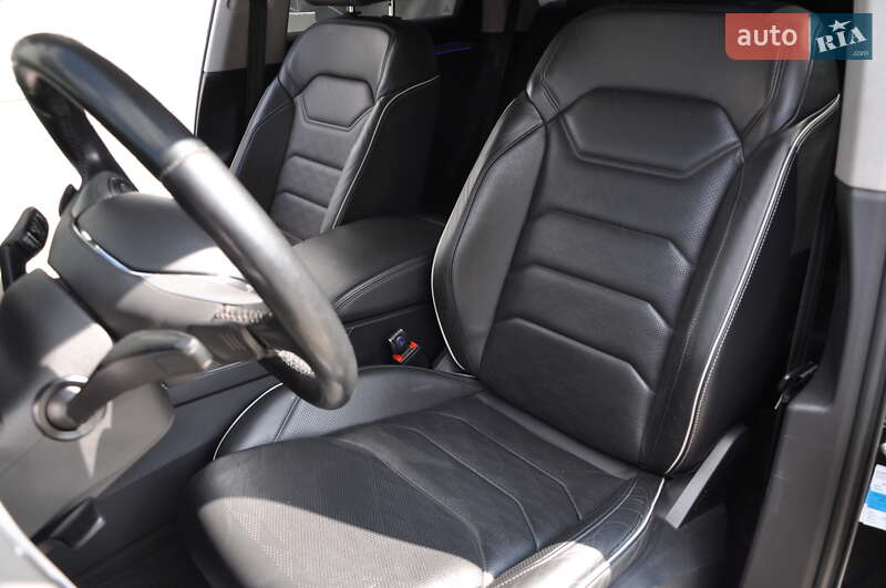 Внедорожник / Кроссовер Volkswagen Touareg 2018 в Одессе