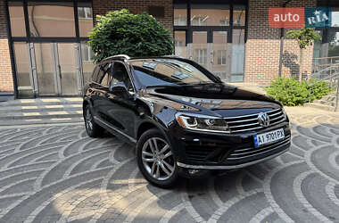 Позашляховик / Кросовер Volkswagen Touareg 2015 в Ірпені