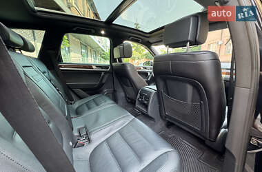 Внедорожник / Кроссовер Volkswagen Touareg 2015 в 