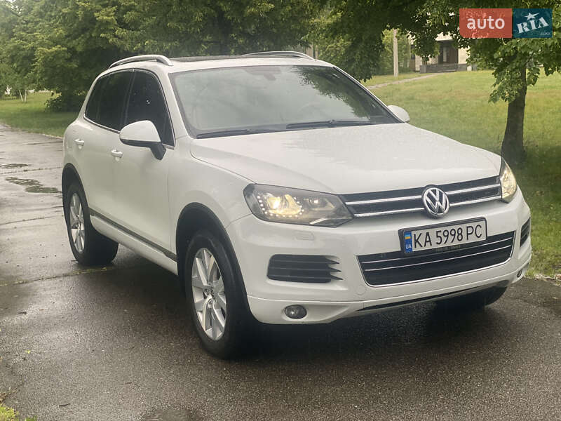 Позашляховик / Кросовер Volkswagen Touareg 2013 в Києві