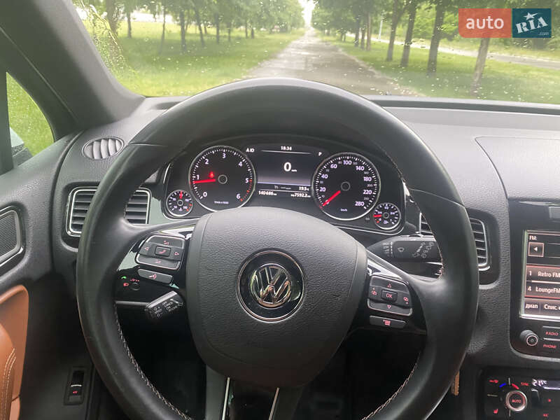 Позашляховик / Кросовер Volkswagen Touareg 2013 в Києві
