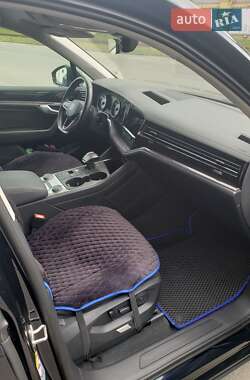 Внедорожник / Кроссовер Volkswagen Touareg 2020 в 