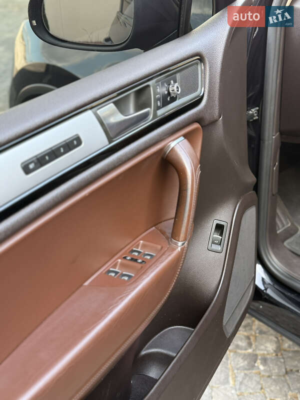 Внедорожник / Кроссовер Volkswagen Touareg 2011 в Золочеве