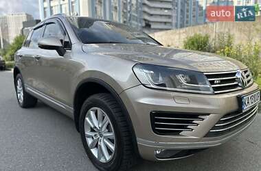 Внедорожник / Кроссовер Volkswagen Touareg 2015 в Киеве