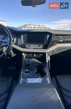 Внедорожник / Кроссовер Volkswagen Touareg 2021 в 