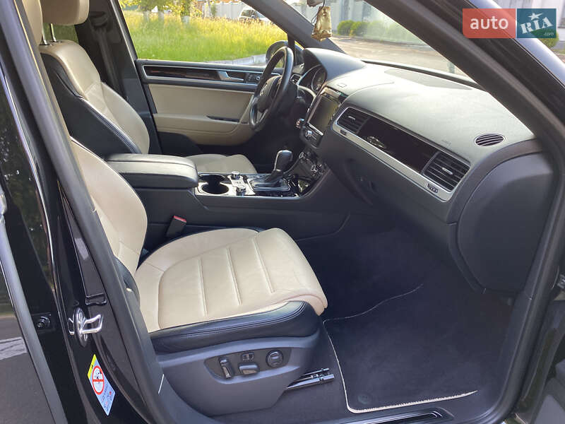 Внедорожник / Кроссовер Volkswagen Touareg 2013 в Виннице