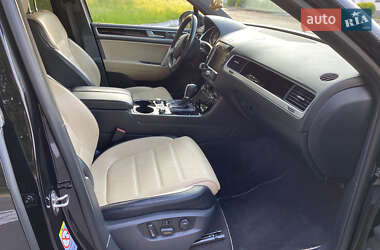 Внедорожник / Кроссовер Volkswagen Touareg 2013 в 