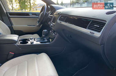 Внедорожник / Кроссовер Volkswagen Touareg 2013 в 