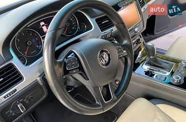 Внедорожник / Кроссовер Volkswagen Touareg 2013 в 
