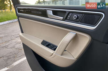 Внедорожник / Кроссовер Volkswagen Touareg 2013 в 