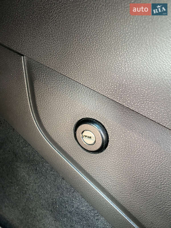 Внедорожник / Кроссовер Volkswagen Touareg 2013 в Виннице