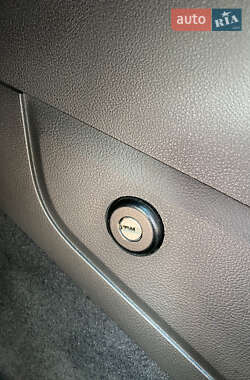Внедорожник / Кроссовер Volkswagen Touareg 2013 в 