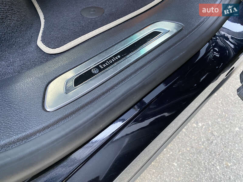 Внедорожник / Кроссовер Volkswagen Touareg 2013 в Виннице