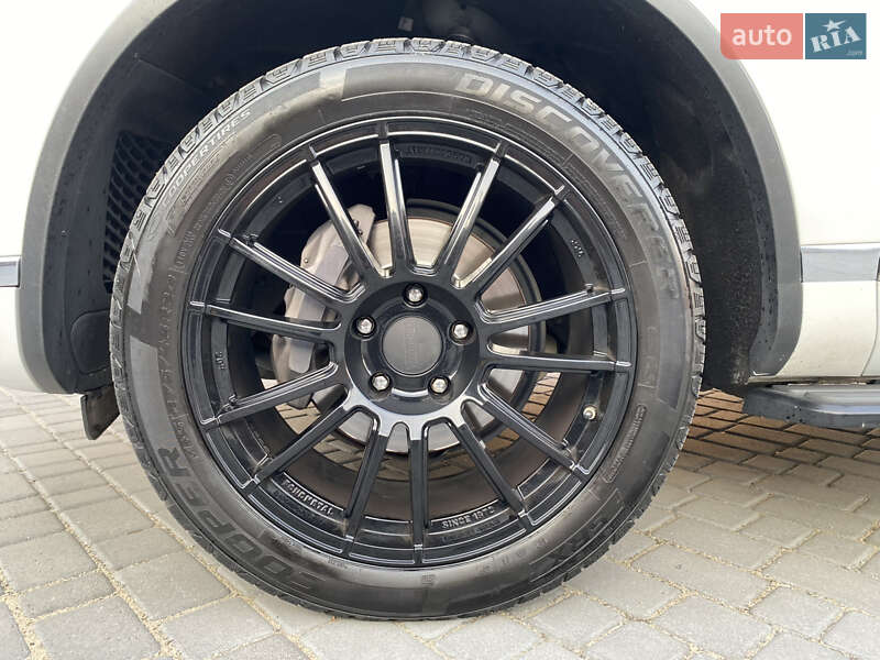 Внедорожник / Кроссовер Volkswagen Touareg 2014 в Виннице