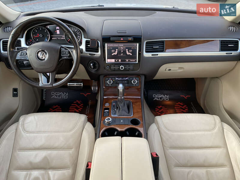 Внедорожник / Кроссовер Volkswagen Touareg 2014 в Виннице
